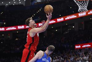 三分8中5！申京：我會(huì)繼續(xù)投三分來(lái)拉開(kāi)空間 我整個(gè)夏天都在練習(xí)