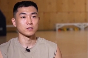 高詩(shī)巖：我們這支中國(guó)男籃最大的特點(diǎn)就是無(wú)私奉獻(xiàn)