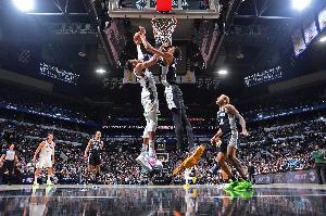 外星人大戰(zhàn)希臘怪獸！NBA經(jīng)紀(jì)人按捺不?。何陌郪S字母什么時(shí)候？