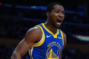 效果好繼續(xù)保持！勇士首發(fā)不變：庫(kù)里/波杰姆/巴特勒/庫(kù)明加/追夢(mèng)