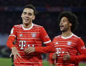 圖片報(bào)：穆西亞拉4個(gè)月來首次回訓(xùn)練場(chǎng)，格納布里有望戰(zhàn)門興復(fù)出