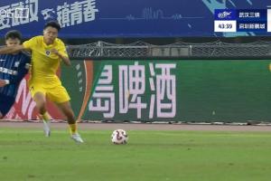 風(fēng)云突變？新鵬城領(lǐng)先1分鐘后少打1人！楊一鳴肘擊被直紅罰下