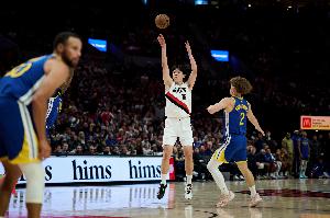 勇士加時險勝！24小時內(nèi)將飛往波特蘭對陣遭主帥被捕風(fēng)波的開拓者