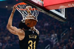 狀態(tài)復蘇！賈勒特-阿倫11中8得22分6板4助 另有2斷1蓋帽