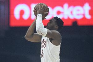 還得你當家！米切爾15中10&三分10中6轟全場最高35分 另有5助3斷