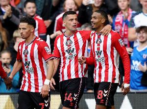 賽季新黑馬誕生！英超9輪戰(zhàn)罷排名前四，這支黑貓很“不簡單”