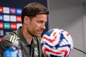 阿隆索：致力整體防守沒(méi)特殊安排盯防亞馬爾，享受此刻但保持冷靜