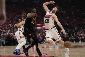 尼克-楊：相比火箭我更看好勇士 庫追巴的經(jīng)驗?zāi)茏屗麄冘Q身前三