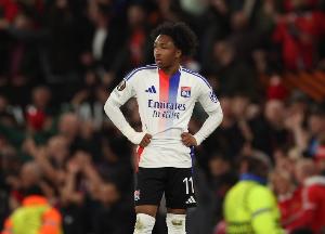 官方：里昂邊鋒馬利克-福法納右腳踝嚴(yán)重扭傷，將傷缺數(shù)個(gè)月