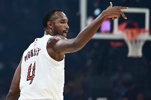 全面且穩(wěn)?。∧祭?3中5&12罰全中拿23分 另有8板6助3斷2帽