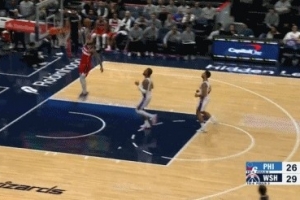 攻防建功！惠特摩爾搶斷反擊一條龍 起飛單臂暴扣