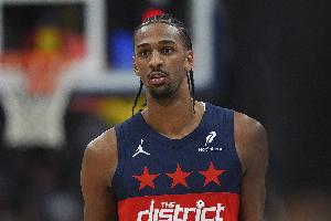 予取予求！薩爾半場14中8爆砍20分7板2斷 三分3中2