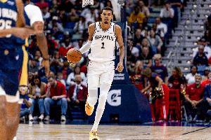 張佳瑋：太陽學熱火不讓文班進禁區(qū) 馬刺需要找到穩(wěn)定組織者