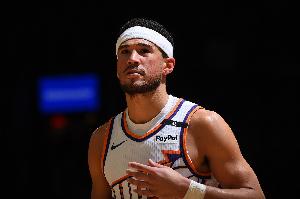 善戰(zhàn)！布克成太陽隊史第一個在開季前7場砍至少200分50助球員