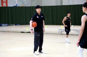 濟(jì)南時(shí)報(bào)：山東新賽季目標(biāo)就是確保進(jìn)前8基礎(chǔ)上 大力鍛煉年輕隊(duì)員