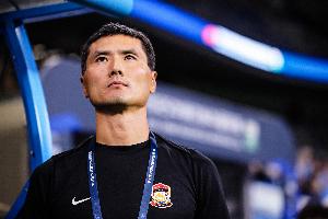 邵佳一執(zhí)教西海岸為首次帶一線隊，現(xiàn)29輪9勝10平10負目前中超第9