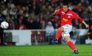 左腳技術出色！邵佳一球員時代曾被譽為“亞洲金左腳”