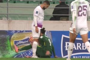 少兒不宜！張玉寧上半場與對方球員發(fā)生肢體沖突，兩人各吃一黃