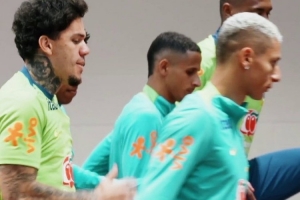 巴西隊在阿森納訓(xùn)練中心進行訓(xùn)練，將在酋長球場對陣塞內(nèi)加爾