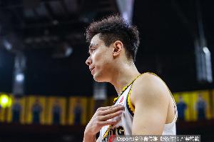 媒體人：廣東陣容深厚但前三節(jié)并不輕松 趙繼偉拉傷并不樂(lè)觀