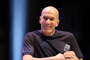 被問何時(shí)出山執(zhí)教？齊達(dá)內(nèi)：希望很快！