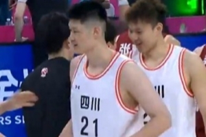 無(wú)力回天！胡金秋14中8空砍全場(chǎng)最高21分外加5板 罰球6中4