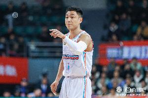 拿了全隊(duì)一半以上的分！高詩(shī)巖首節(jié)8中4拿下9分