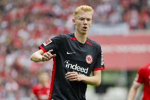 官方：雨果·拉爾森在瑞典隊集訓中受傷，提前返回法蘭克福