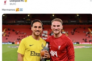 一起入選阿根廷國(guó)家隊(duì)！利物浦社媒曬麥卡與哥哥合照：兄弟