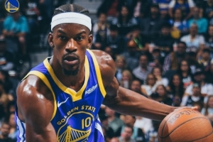 最后被帽真沒辦法！勇士官方發(fā)布贏球海報 巴特勒榮登封面