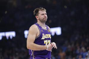 Skip：東契奇打了40分鐘&最后垃圾時間還在場上 刷數(shù)據(jù)嗎？