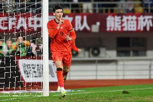 足球報(bào)談拜合拉木：作用不止進(jìn)球，能扛住對(duì)方中衛(wèi)幫助隊(duì)友前插