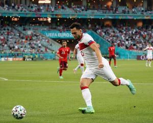 恰爾汗奧盧：這是一場(chǎng)重要的勝利，要避免附加賽累積黃牌停賽風(fēng)險(xiǎn)