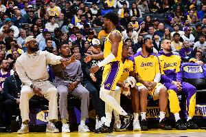 ??里夫斯：布朗尼在NBA打首發(fā) 詹姆斯卻被下放G聯(lián)盟了 太棒了