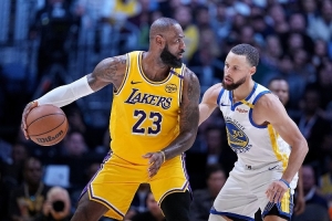 詹姆斯職業(yè)生涯為何如此長久？鯊魚：現(xiàn)在NBA對抗少 主要是跑跳