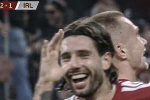 天堂→地獄...匈牙利2-1領(lǐng)先時(shí)索博肆意慶祝，最后球隊(duì)被絕殺