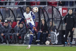 斯彭斯曾賽后忽視弗蘭克，圖赫爾：不喜歡這樣，國(guó)腳應(yīng)有行為標(biāo)準(zhǔn)