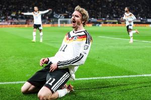 新·金色轟炸機(jī)！沃爾特馬德世預(yù)賽3戰(zhàn)4球，身高1米98鋒線橋頭堡