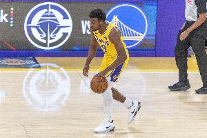 全是3！布朗尼出戰(zhàn)3分33秒 三分1中1得3分1助攻&出現(xiàn)3失誤