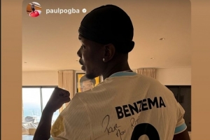 博格巴社媒曬身穿本澤馬簽名球衣照片，本澤馬轉(zhuǎn)發(fā)動(dòng)態(tài)