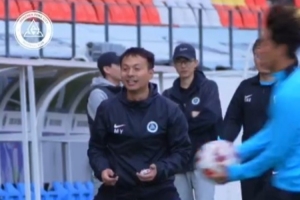 主場(chǎng)相見，聯(lián)賽收官?? 深圳新鵬城在肇慶新區(qū)體育中心完成官訓(xùn)