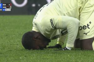 兩年半的等待！博格巴時隔811天重返賽場，終場哨后直接跪在球場