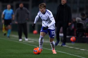 夸張??20歲科莫邊鋒助攻雙響+離譜手球送點+空門吐莫拉塔喂餅