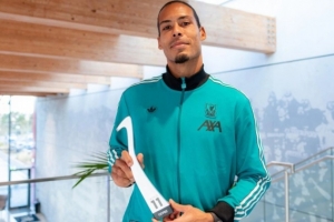 5次入選FIFPro年度最佳陣容！范戴克：來(lái)自同行的認(rèn)可是最棒的