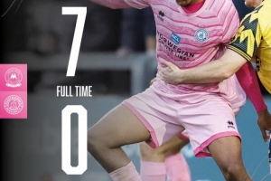 真退錢了！球迷遠(yuǎn)征900公里目睹球隊(duì)0-7慘敗，球員自掏腰包補(bǔ)償