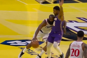 雷迪克很生氣！斯瑪特防守哈登阻擋犯規(guī) 湖人挑戰(zhàn)失敗