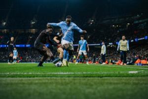 自食其果！曼城首發(fā)11人瓜帥派出10名替補，主場0-2尷尬落敗藥廠