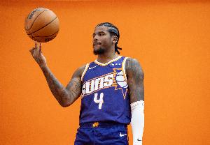 布克：格林阿倫是持球手和進攻創(chuàng)造者 我們秉持下一個頂上來心態(tài)