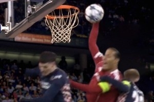 今日趣圖：十佳球首位，且看世一衛(wèi)力劈華山！不愧效力過(guò)凱爾特人