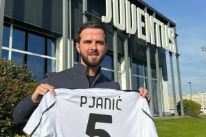 全市場(chǎng)：35歲的羅馬、尤文舊將皮亞尼奇決定退役，在學(xué)習(xí)當(dāng)經(jīng)紀(jì)人